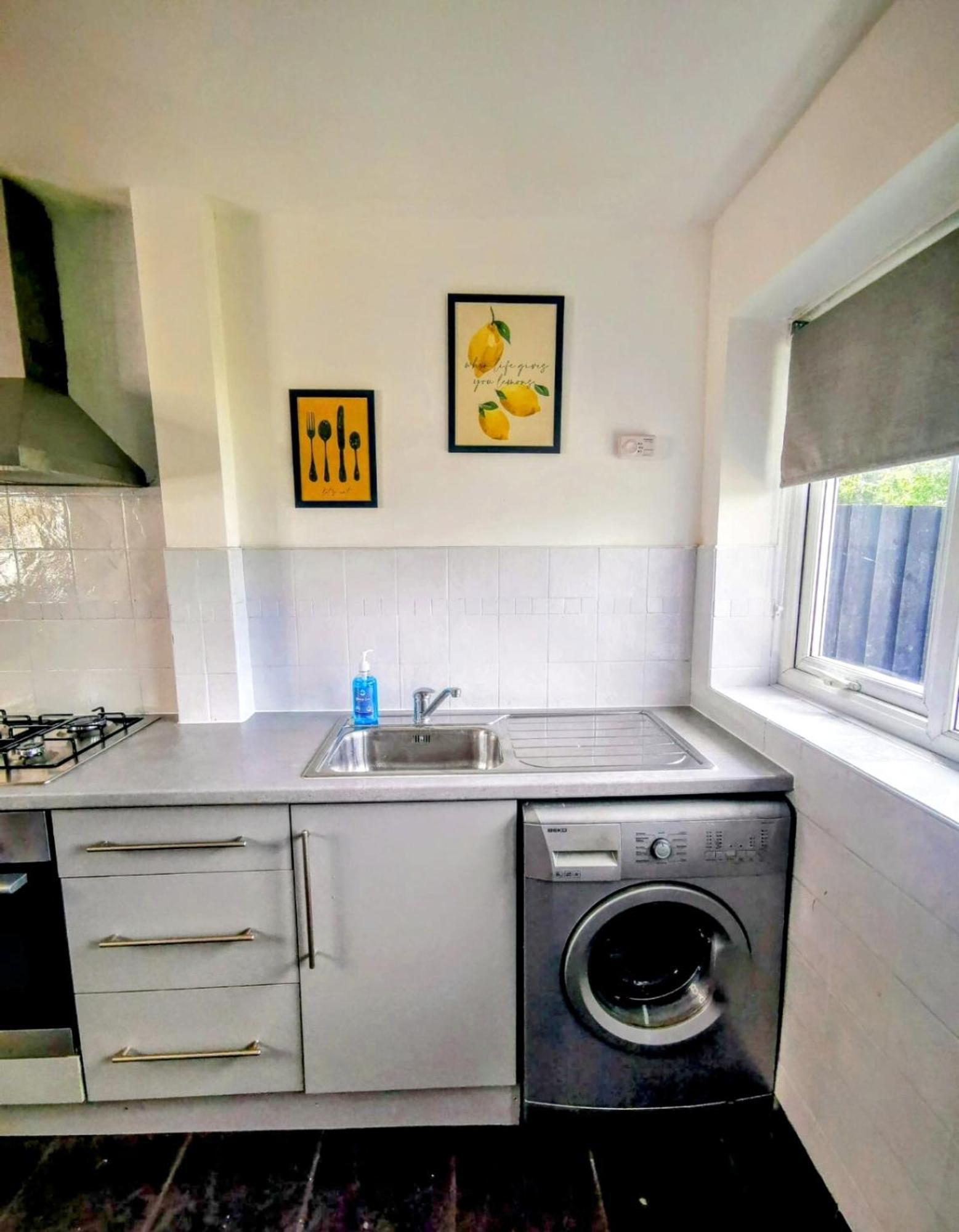 No 7 - Bright, Spacious 3 Bed Home With Parking & Wifi Хайтон Экстерьер фото