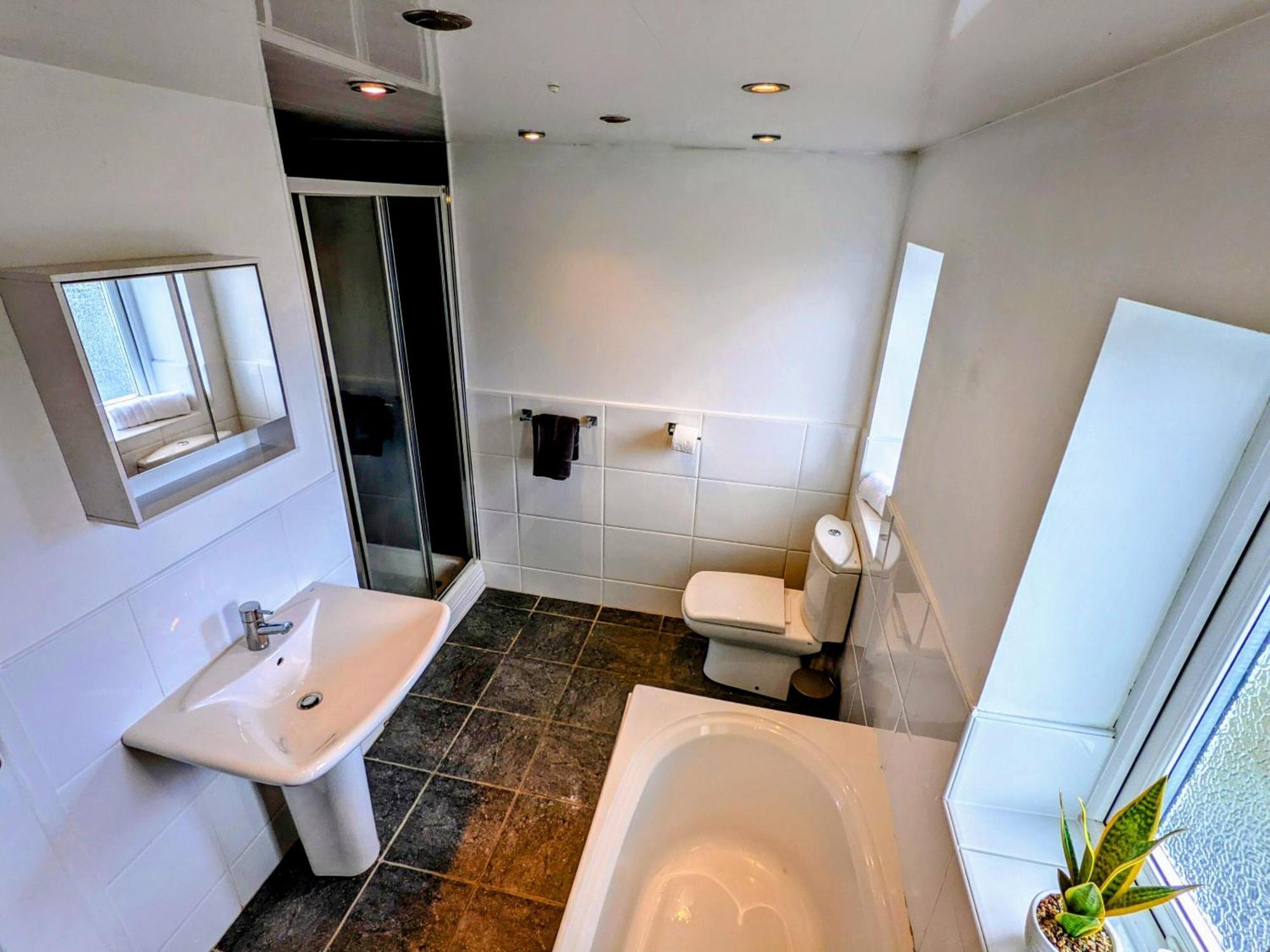 No 7 - Bright, Spacious 3 Bed Home With Parking & Wifi Хайтон Экстерьер фото